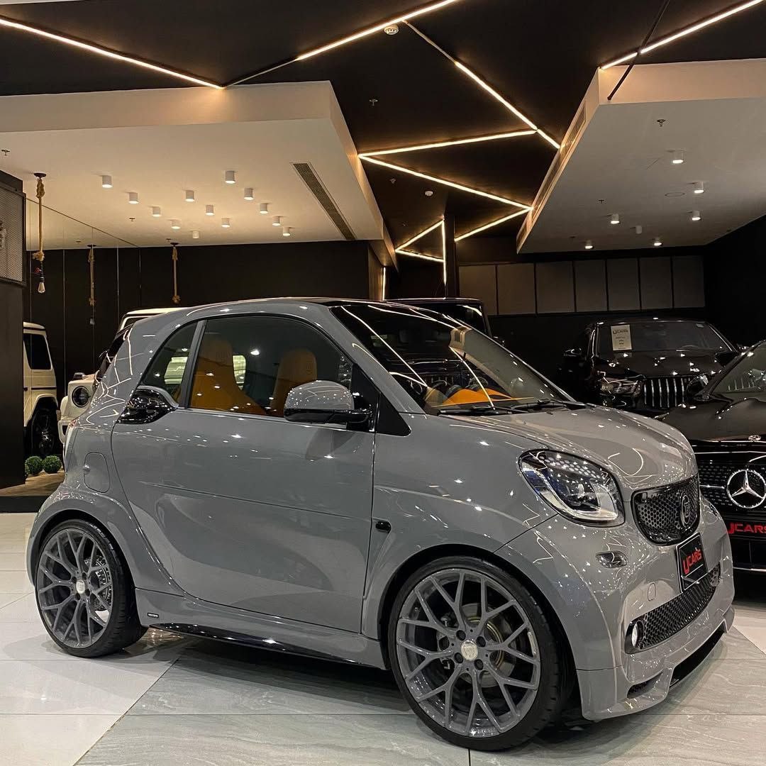 SAKLYORS BRABUS ELEKTRİKLİ ARABA